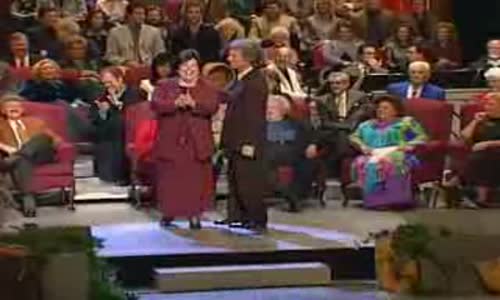 Bill & Gloria Gaither - When I Meet You [Live] ft. Sue Dodge.flv