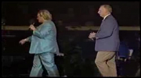 Sandi Patty canta It Took A Miracle com seu pai Ron Patti.flv