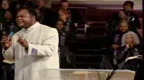 Bishop Patrick Mmuokebe Preaching in Monroe Ohio, USA!.flv