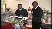 Pastor David Ntumba_ Ne limite pas Dieu.flv