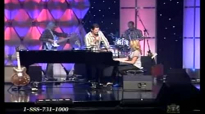 Jason Crabb & Linda Davis - Because He Lives.flv
