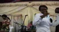 MAMAN MICHELINE SHABANI EN REPETITION DE SON CONCERT A JO'BURG.flv