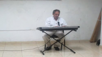 Pastor roger serrano alabando a Dioscentro christiano manantialPanam 2