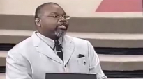 Td Jakes - Straight talk about tithes