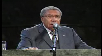 Rev. Clay Evans Praying Deacon Story( Funny Funny).flv