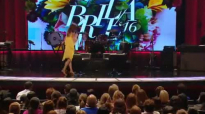 CHRISTINE D'CLARIO en Lakewood CONFERENCIA BRILLA - TESTIMONIO IMPACTANTE.compressed.mp4