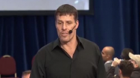 Fall in love with your client _ Tony Robbins.mp4