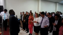 APOSTOL MARCELINO SOJO ORANDO POR LOS PASTORES EN EL MINISTERIO PRESENCIA REAL.mp4