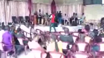 MICHEL BAKENDA dans derniere répétition avant concert SEMBOLA LOBOKO.flv