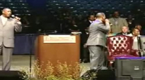 KARINDA Clark & Kim Burrell in The Williams Brothers mic toss.flv