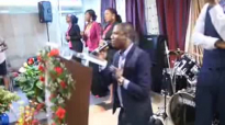 Michel Bakenda temps d'adoration à l'église open door.flv
